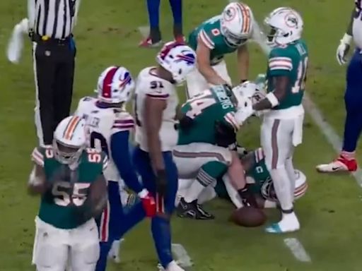 Estremecedor golpe en la NFL: chocó su cabeza contra un rival y sufrió conmoción cerebral