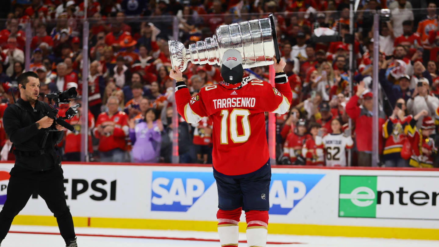 Red Wings Sign Stanley Cup Champion