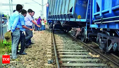 Loco drivers spared, 3 others suspended for West Bengal train crash | India News - Times of India