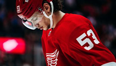 After re-signing seven-year contract with Red Wings, Seider ‘really happy to wear that jersey for a very long time’ | Detroit Red Wings