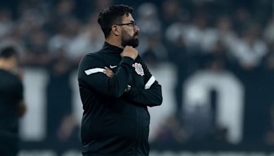 Corinthians vence no último lance, e interino elogia elenco: "Muito forte"