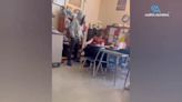 VÍDEO: Un estudiante de secundaria humilla y abofetea a su profesora mientras el resto de la clase se ríe y graba