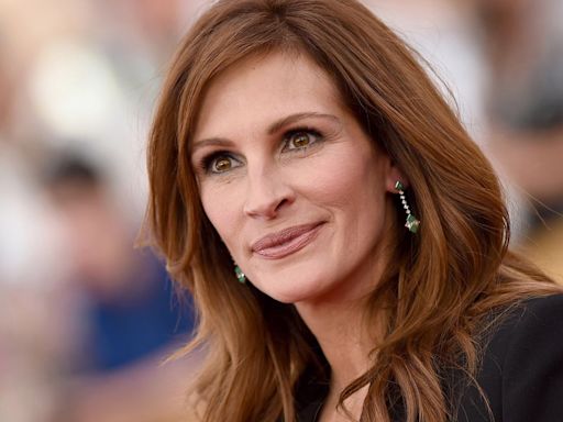 Julia Roberts reveals bright blonde hair for summer