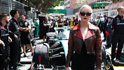 Anya Taylor-Joy apareció en el Gran Premio de Mónaco para acompañar a Lewis Hamilton y deslumbró a todos