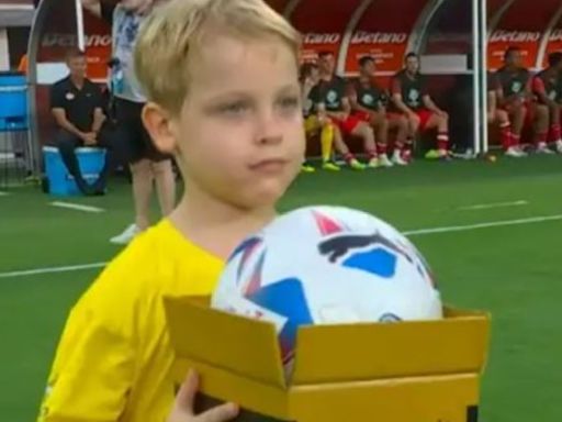 Mirko entregó la pelota del partido de Argentina y Canadá y estallaron los memes: “Marley lo puso a trabajar”