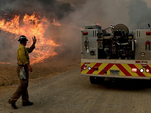 Wildfires: homes burn as flames descend on a Southern California neighborhood