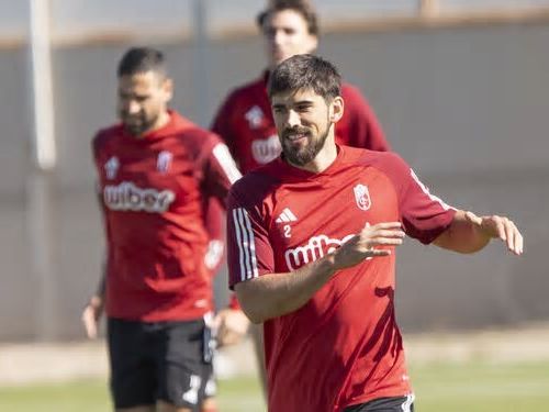 Óscar Melendo no se entrena en una sesión con Myrto Uzuni y Lucas Boyé con el grupo