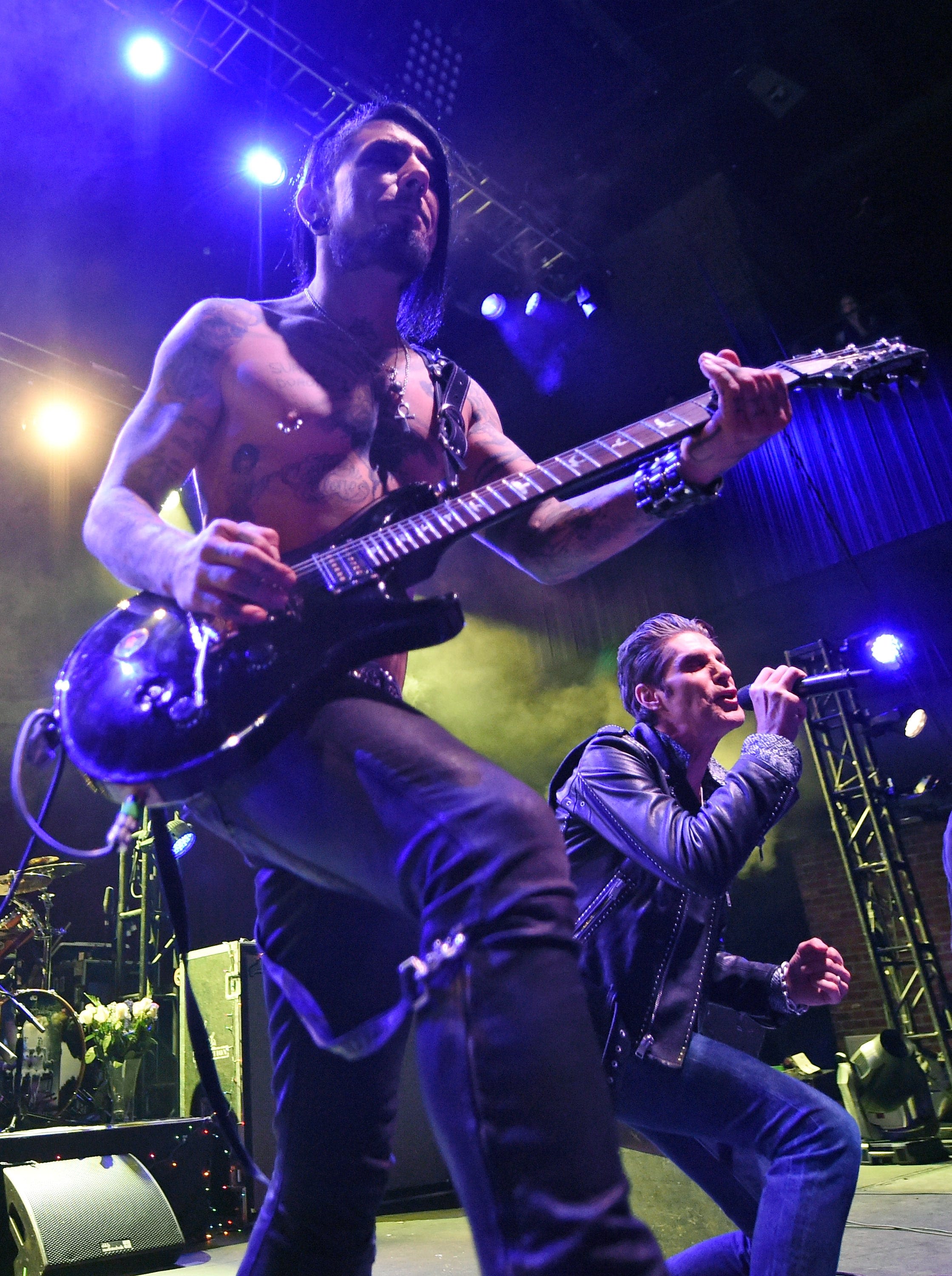 Jane's Addiction cancels rest of tour after Perry Farrell, Dave Navarro fight