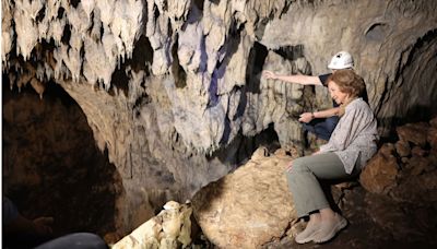 La Reina Doña Sofía visita los yacimientos de la sierra de Atapuerca