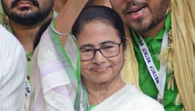 Mamata Banerjee forgives Sujit Bose’s ‘mischief’ as she rings Durga Puja bell from Sreebhumi