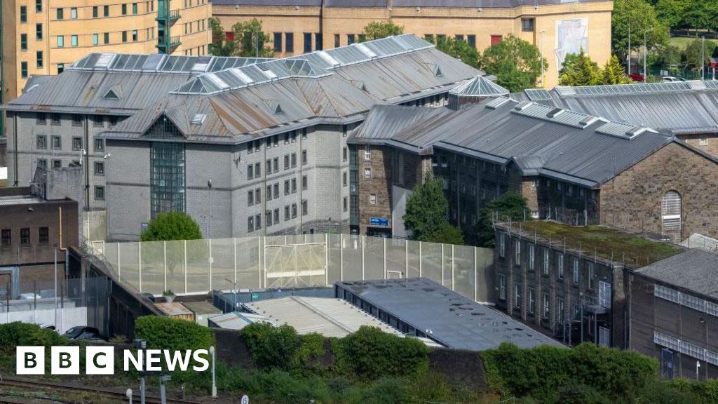 Cardiff: Prisoner early release puts strain on housing - council