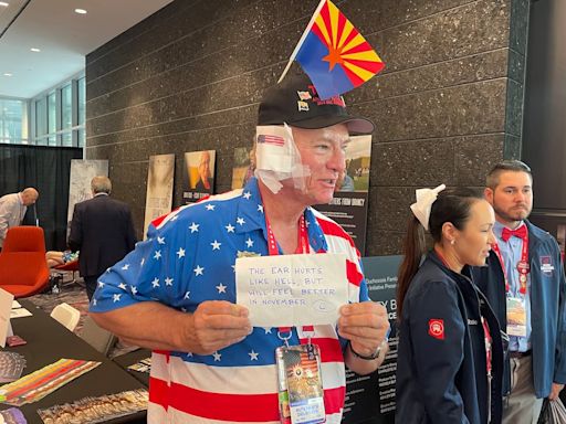 Orejas vendadas, una señal de respaldo a Donald Trump en la Convención Nacional Republicana