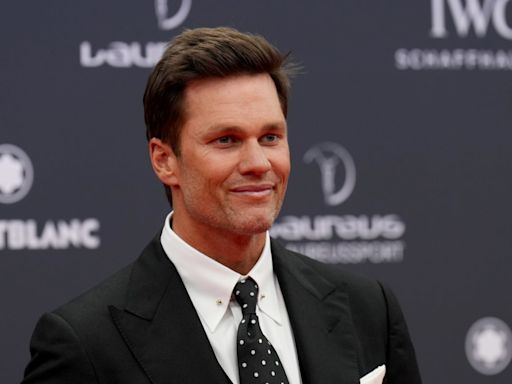 Tom Brady to Be Roasted by Belichick, Randy Moss, Gronk, Bledsoe for Netflix Special