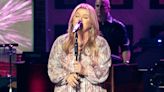 You, you-you are going to love Kelly Clarkson's cover of Britney's 'Womanizer'