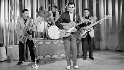 Groundbreaking American guitarist Duane Eddy dies age 86