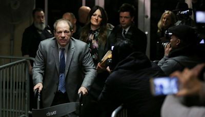 ¿Por qué un tribunal de apelaciones anuló la condena por violación contra Harvey Weinstein?