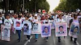 Ayotzinapa: restos óseos que podrían ser de los estudiantes serán analizados en Austria