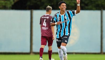 Grêmio assina primeiro contrato com promessa do time sub-17 | GZH