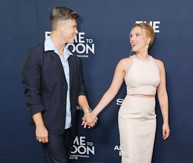 ¡Y el amor llegó a la alfombra roja con Scarlett Johansson y Colin Jost!