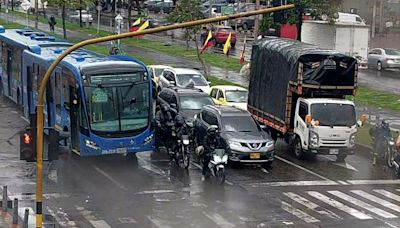 Torrencial lluvia en el norte de Bogotá aguó planes de viernes; movilidad, afectada