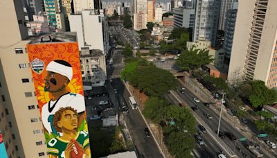 Eagles QB Jalen Hurts, Packers' Jordan Love rise high above São Paulo with 108-foot-high mural. Who's responsible for it?