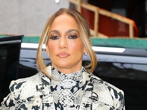 Jennifer Lopez Flies Economy To Paris Amid Divorce Rumors & Financial Setback After Canceled Tour