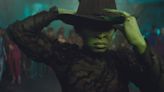 Elphaba desafia a gravidade em trailer oficial de Wicked