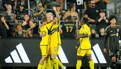 Crew defeat LAFC 5-1 behind two goals from former LAFC forward Christian Ramirez: Replay