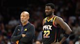 Suns' Deandre Ayton and head coach Monty Williams get into heated argument during loss to Wizards