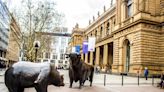 Las bolsas europeas caen en la apertura. Los mercados pendientes de los banqueros centrales