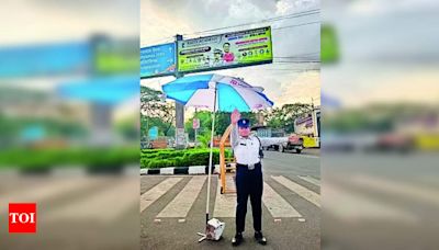 25 big umbrellas to save cops from sun | Bhopal News - Times of India