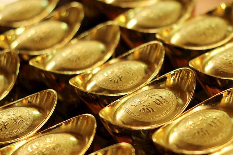 Gold pullbacks on rising US yields, buoyant US Dollar as inflation heats up