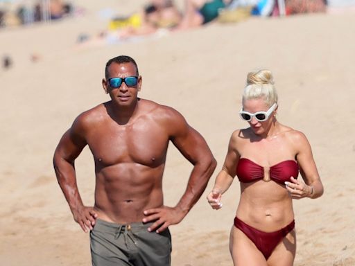 Alex Rodríguez y Jaclyn Cordeiro presumen su figura en la playa - El Diario NY