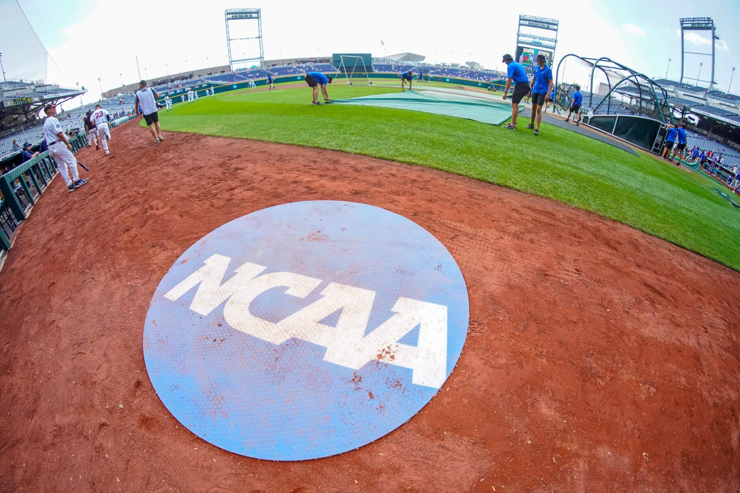 As this DIII school shuts down, its baseball team advances to CWS