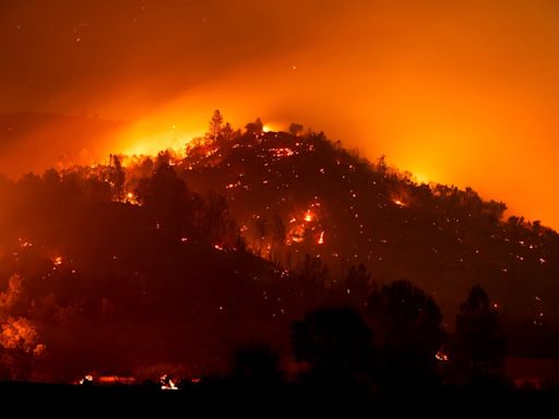 Mandatory evacuations underway as 900-acre wildfire rages near Yosemite National Park