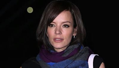 Lily Allen slammed after she confesses to leaving her kids in economy on flights