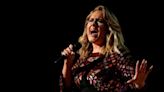 Adele retorna a Las Vegas para shows adiados no início do ano