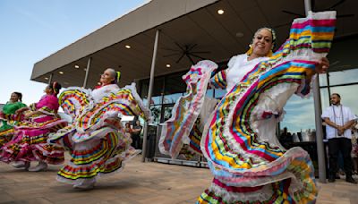 Es Cinco de Mayo, y se planean festividades en todo Estados Unidos; en México, no tanto