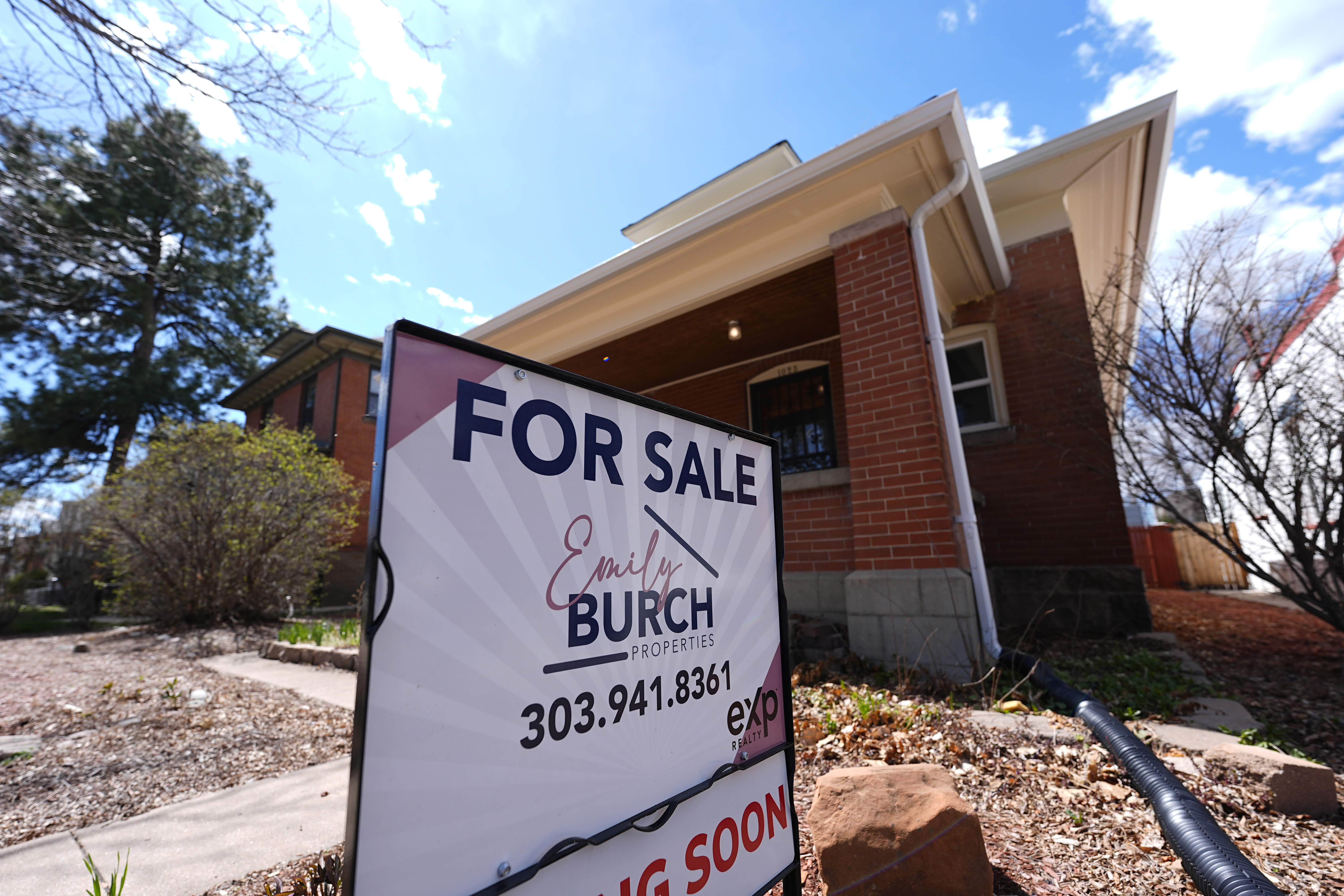 Average long-term US mortgage rate snaps five-week string of increases, but remains above 7%