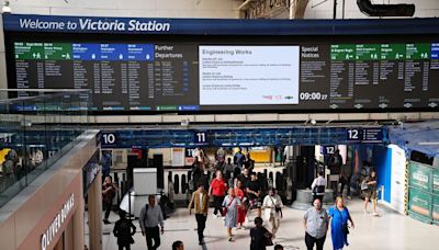 Victoria station: Major disruption likely all evening after fire alert