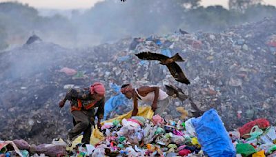 For India's garbage pickers, a miserable and dangerous job made worse by extreme heat