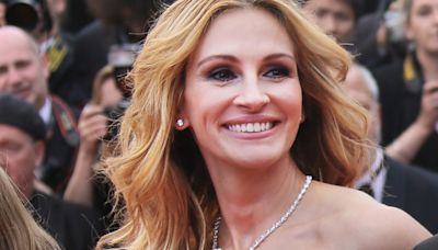 Julia Roberts : blonde et un look preppy qui lui donne 20 ans de moins, elle rayonne à Wimbledon