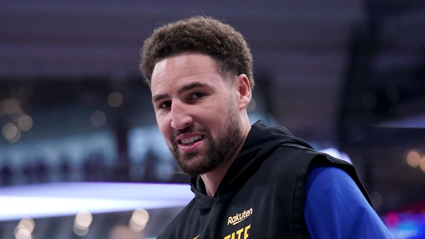 Klay Thompson Seen in Viral Post With Kyrie Irving, Jalen Brunson