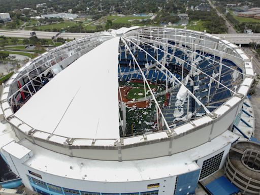 EN FOTOS | El desastroso paso del Huracán Milton en Florida: apagones, derrumbes, inundaciones y un estadio sin techo