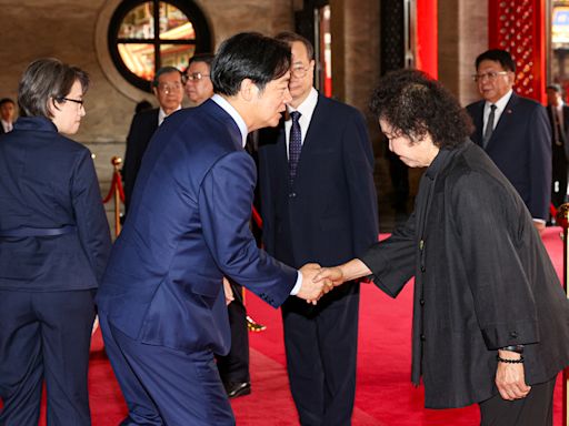 賴總統與陳菊握手致意 (圖)