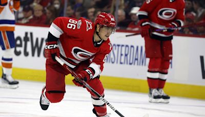 Tyler Bertuzzi and Teuvo Teravainen agree to contracts with the Blackhawks, AP sources say