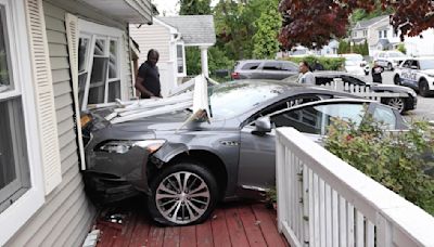 4 injured after car crashes into Central Islip house