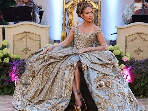 Jennifer Lopez's Manish Malhotra gown took 3,490 hours to make - Times of India