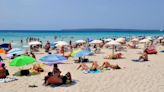 Masificación turística en Ibiza: los sindicatos dicen que hay que decrecer y los ecologistas piden al Govern que no elimine la Comisión de Medio Ambiente
