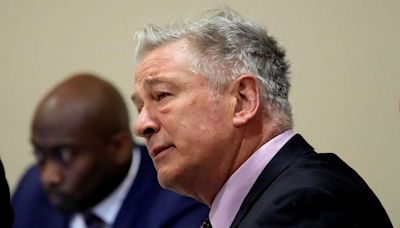 “Violó las principales reglas de seguridad”: comienza el juicio contra Alec Baldwin - La Tercera